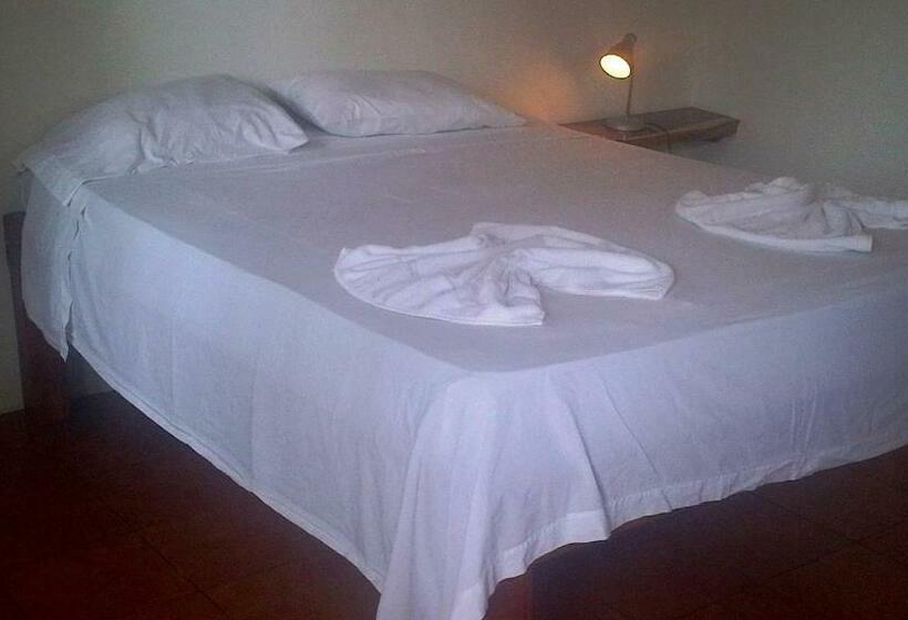 اتاق استاندارد, Three Monkeys