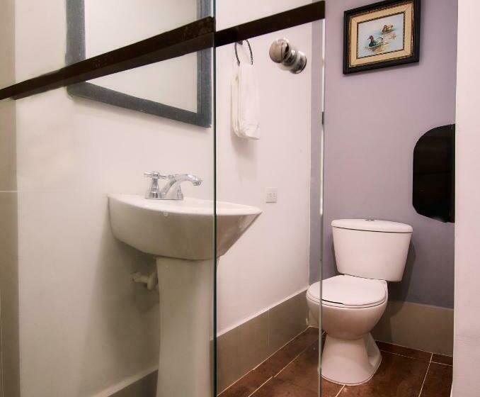 高级三人间, Tik Medellin