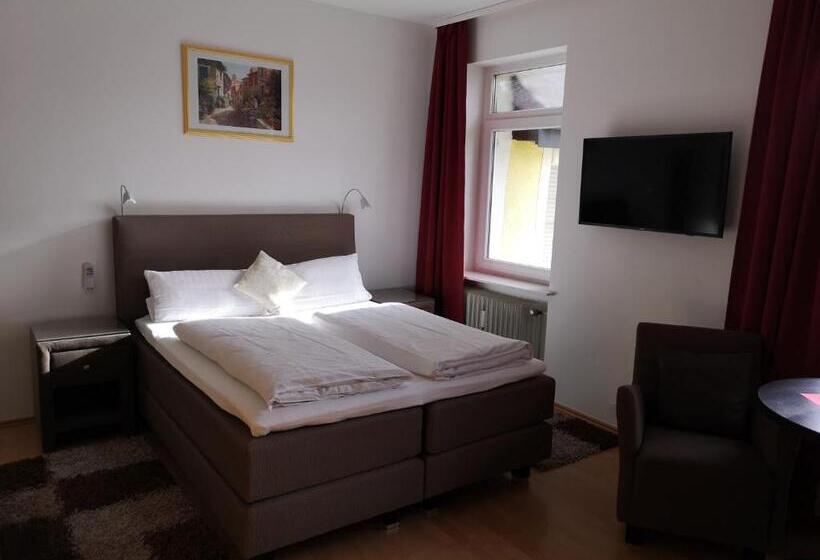 חדר קלאסי לארבעה, Tuniberg Restaurant