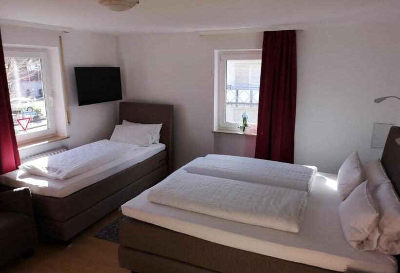 חדר קלאסי לשלושה, Tuniberg Restaurant