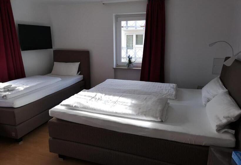 חדר קלאסי לשלושה, Tuniberg Restaurant