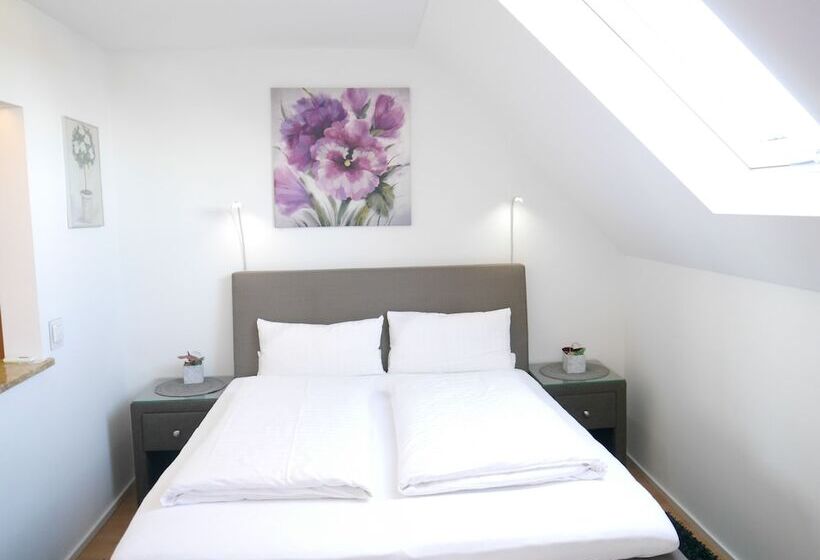 חדר קלאסי לארבעה, Tuniberg Restaurant