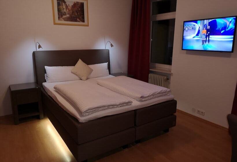 חדר קלאסי לארבעה, Tuniberg Restaurant