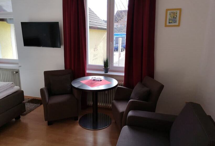 חדר קלאסי לארבעה, Tuniberg Restaurant