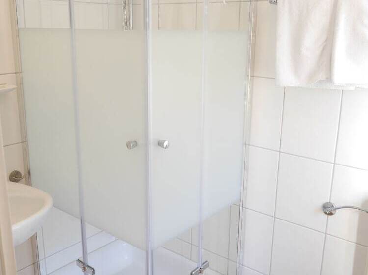 חדר קלאסי לארבעה, Tuniberg Restaurant