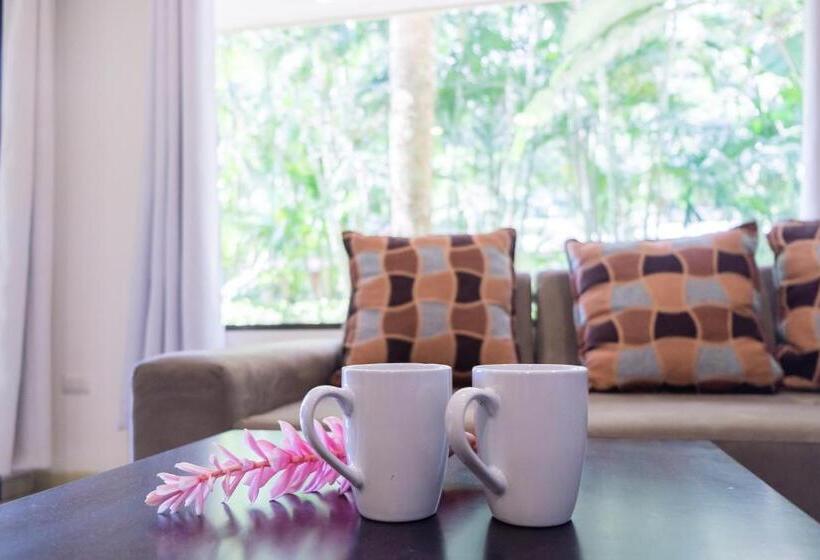 סטודיו דלוקס, Zula Inn Apart