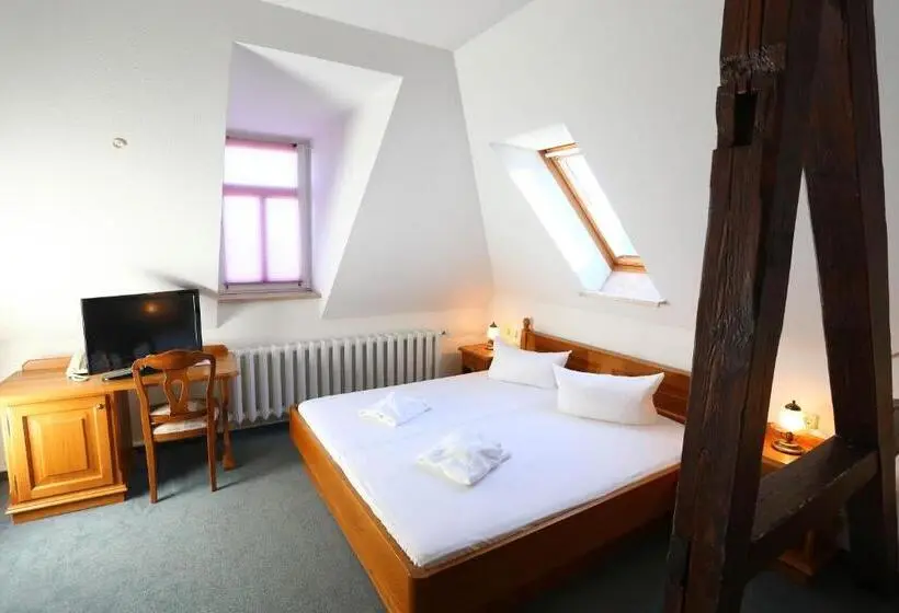 Standard Kolmen Hengen Huone, Parkhotel Forsthaus