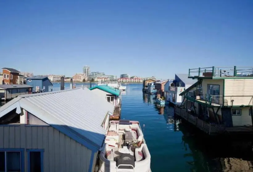 Talo 2 Makuuhuonetta, A Float Home B&b In Fisherman’s Wharf