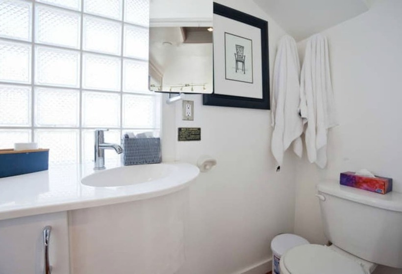 اتاق استاندارد, A Float Home B&b In Fisherman’s Wharf