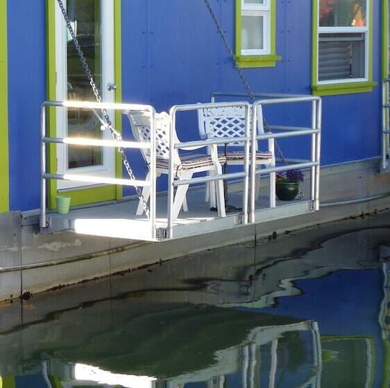スタンダードルーム, A Float Home B&b In Fisherman’s Wharf