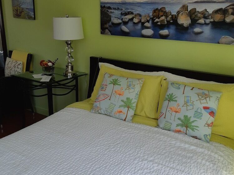 اتاق استاندارد, A Float Home B&b In Fisherman’s Wharf