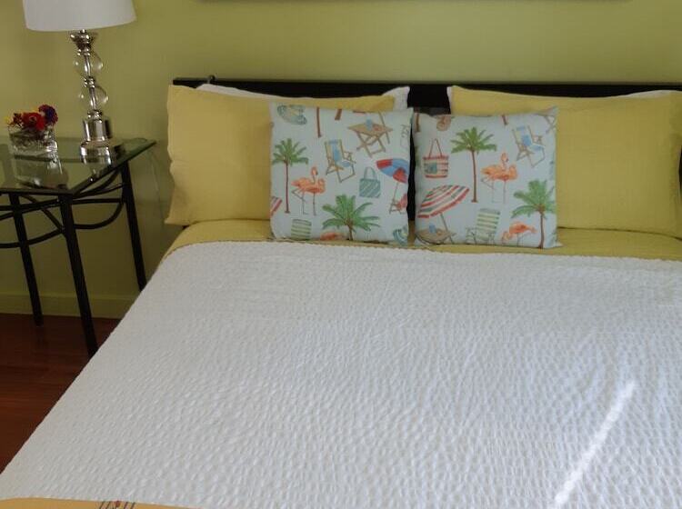 اتاق استاندارد, A Float Home B&b In Fisherman’s Wharf