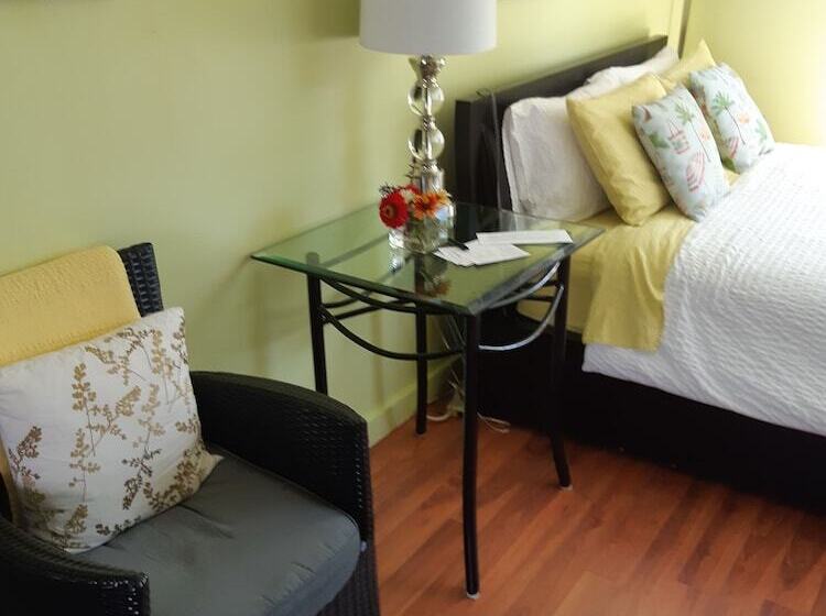 اتاق استاندارد, A Float Home B&b In Fisherman’s Wharf