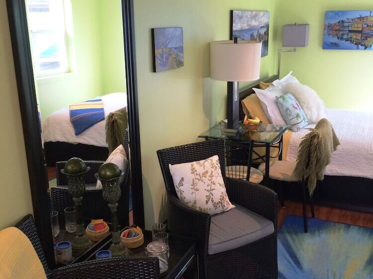 اتاق استاندارد, A Float Home B&b In Fisherman’s Wharf