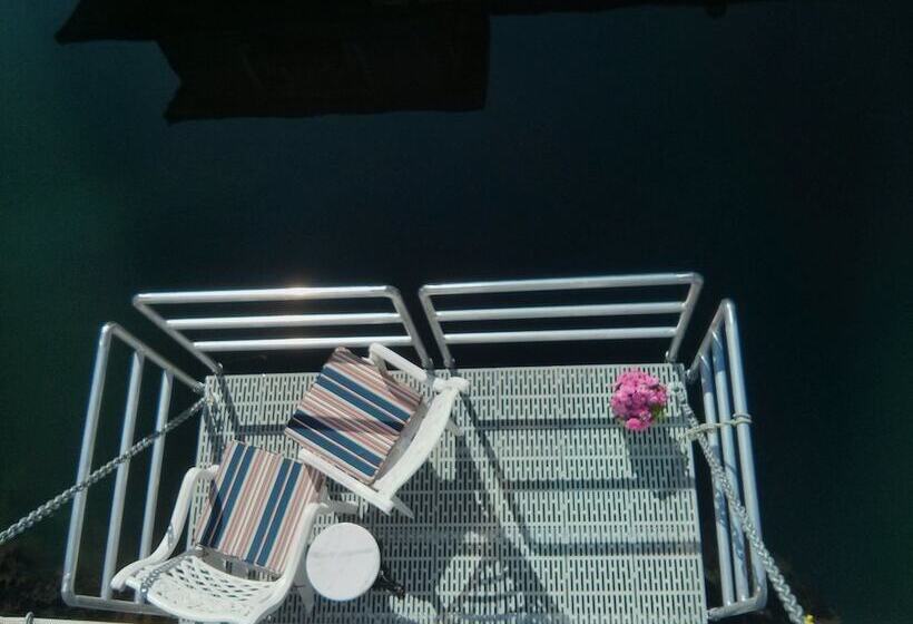 اتاق استاندارد, A Float Home B&b In Fisherman’s Wharf