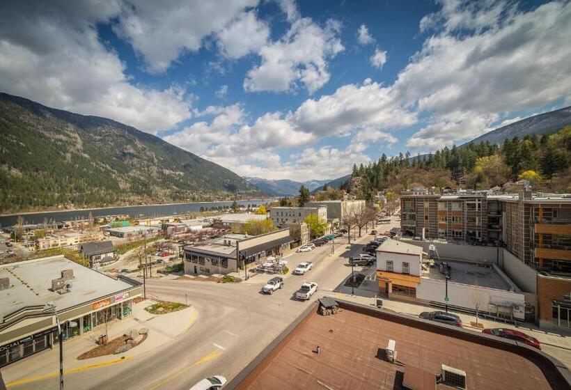 جناح إدارى, Adventure