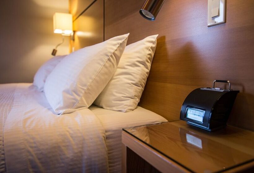 غرفة ديلوكس, Adventure