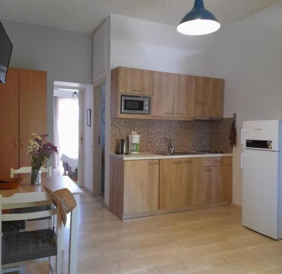 침실 2개 아파트, Argo Apartments