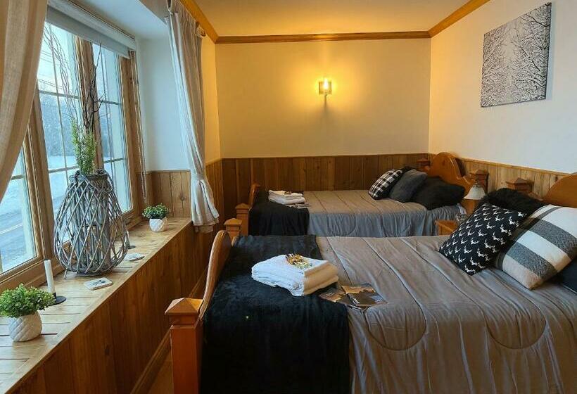 חדר לארבעה סטנדרטי עם נוף לגינה, Auberge Au Poste De Traite