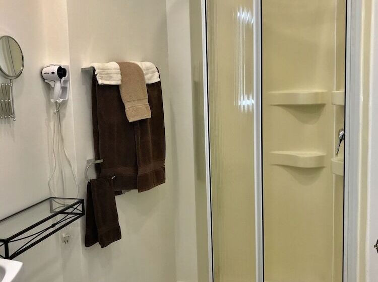 Номер Стандарт, Auberge Du Sault à La Puce