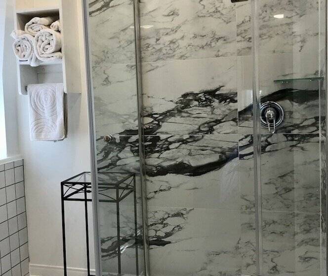 스탠다드 룸, Auberge Du Sault à La Puce