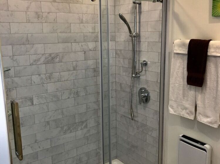 Номер Стандарт, Auberge Du Sault à La Puce