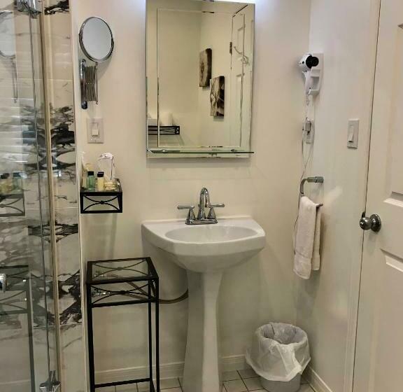 Номер Стандарт, Auberge Du Sault à La Puce