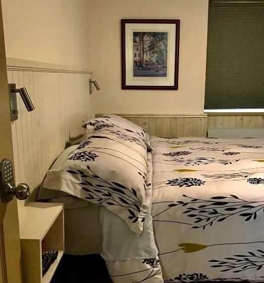 Номер Стандарт, Auberge Du Sault à La Puce