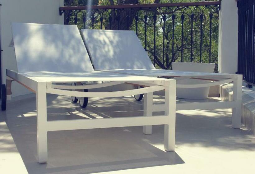 اتاق پرمیوم, Charco