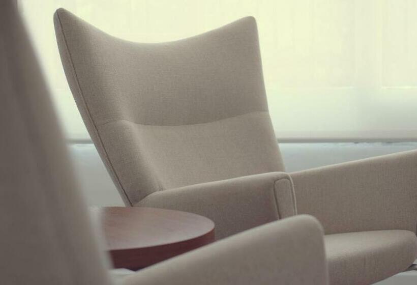 اتاق پرمیوم, Charco