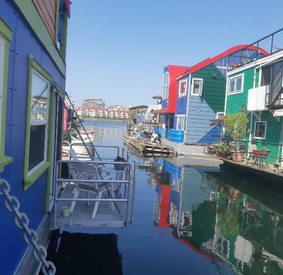 اتاق استاندارد, A Float Home B&b In Fisherman’s Wharf