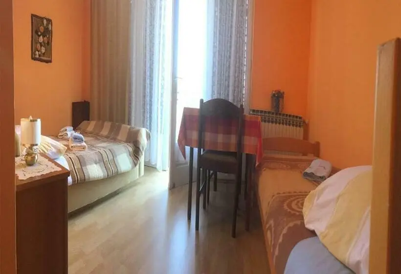 Triple Room Sea View, Guesthouse Villa Manda