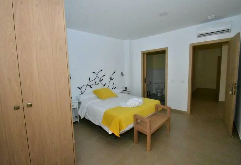Standard-invahuone, Hostal Aquaforum