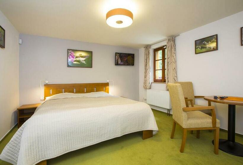 スタンダードトリプルルーム, Hotýlek Pod Smrkem