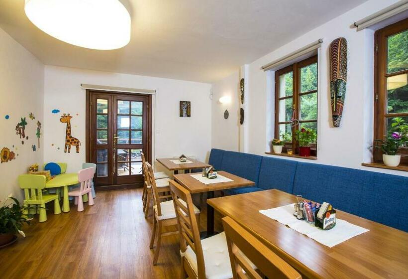 スタンダードトリプルルーム, Hotýlek Pod Smrkem