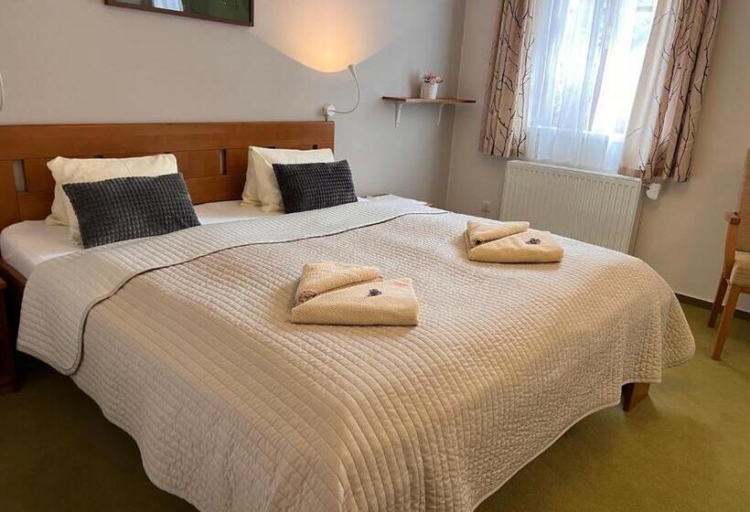 スタンダードトリプルルーム, Hotýlek Pod Smrkem