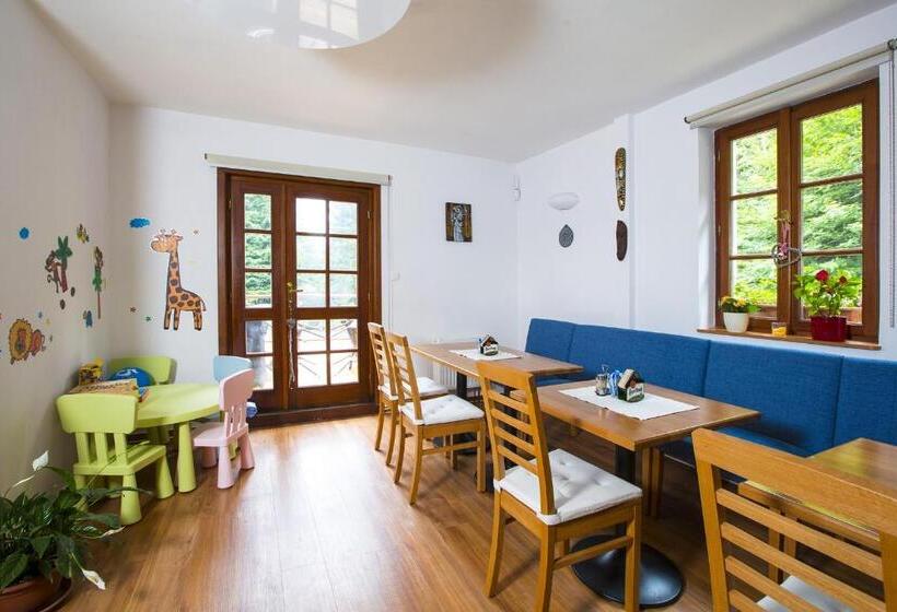 ファミリールーム, Hotýlek Pod Smrkem