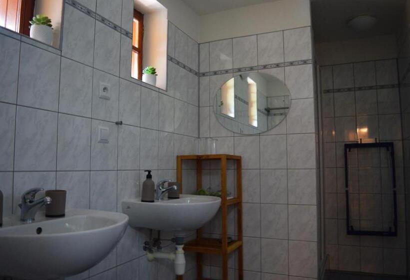 ファミリールーム, Hotýlek Pod Smrkem