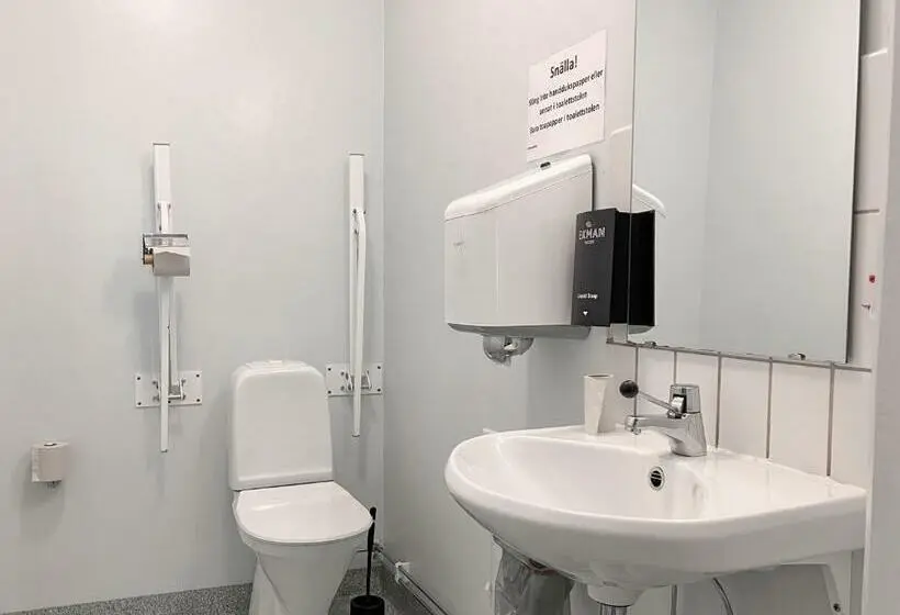 Standard Neljän Hengen Huone, Krongården Vandrarhem
