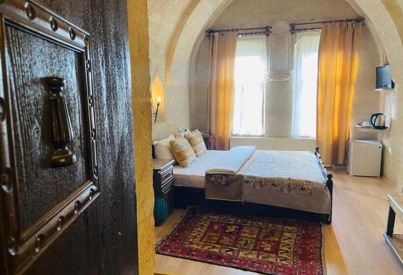 غرفة قياسية, The Village Cave