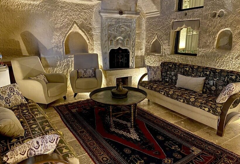 جناح رئاسى, The Village Cave