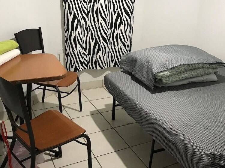 标准间, Toronto Travellers Home