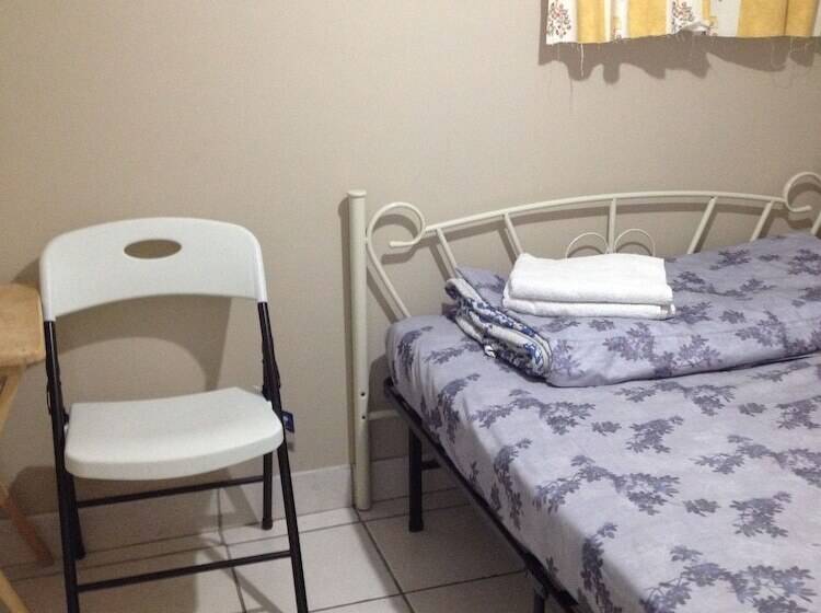 标准间, Toronto Travellers Home