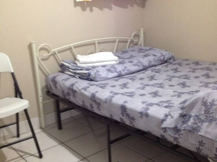 标准间, Toronto Travellers Home