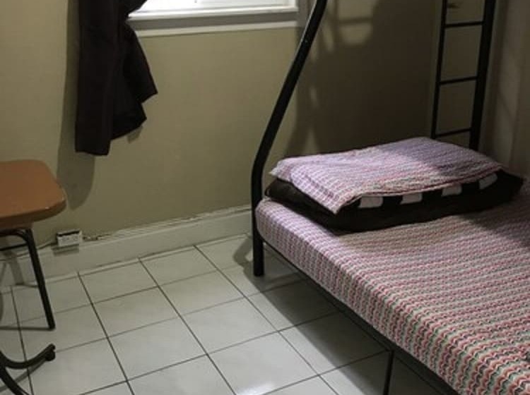 标准三人间, Toronto Travellers Home