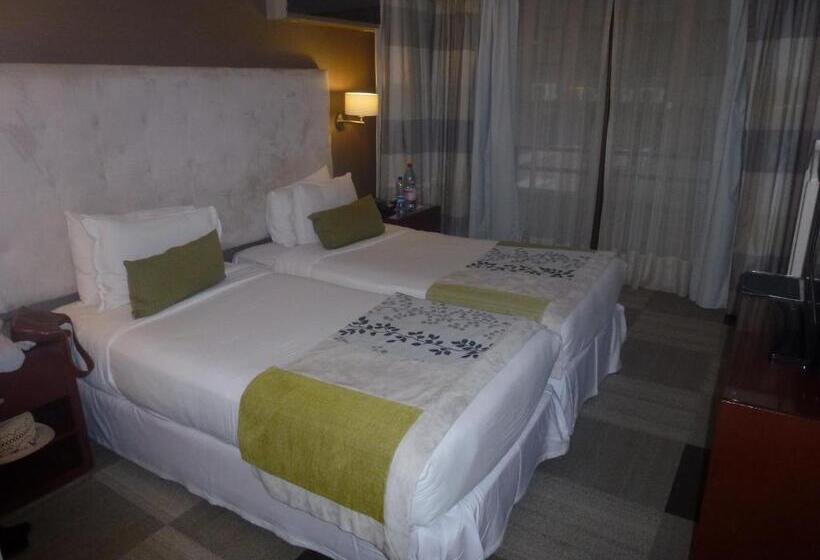 غرفه قياسيه سريرين مزدوجين, Nu Hotel Toronto Airport