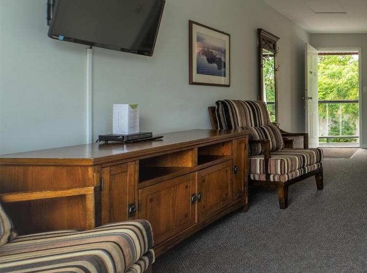 חדר סטנדרט מותאם לאדם עם מוגבלויות, Tofino Motel Harborview