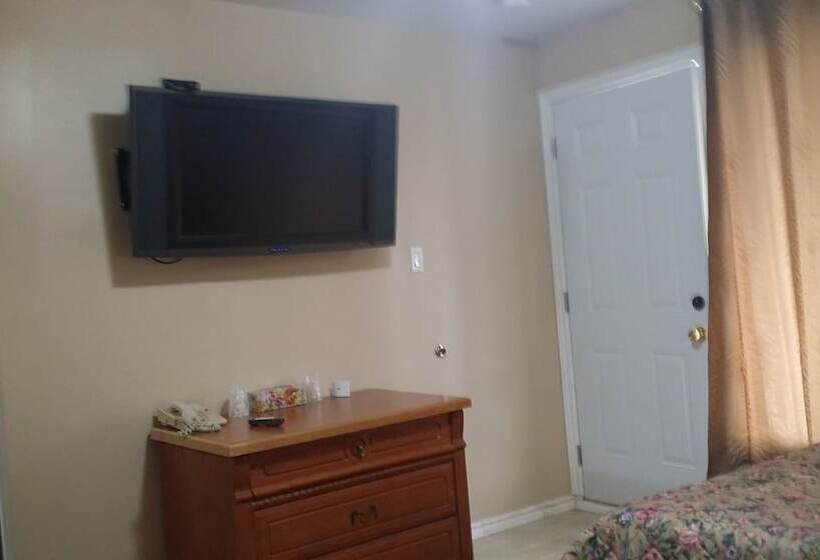带2个双人床的标准工作室, American Plaza Motel