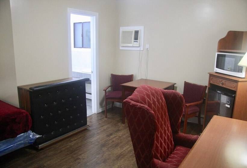 带2个双人床的标准工作室, American Plaza Motel