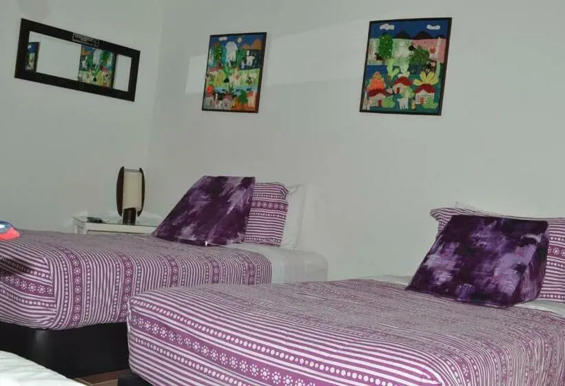 اتاق کلاسیک سه تخته, Casa Crespo